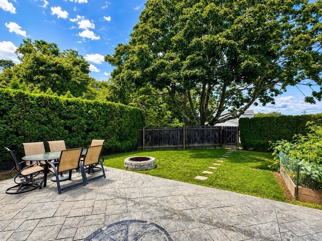 1759 Stafford Rd, Fall River, MA Photo #4