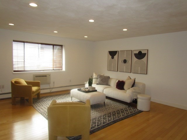 Somerville, Massachusetts 02143, United States, 2 Bedrooms Bedrooms, ,1 BathroomBathrooms,Residential,Active,145798