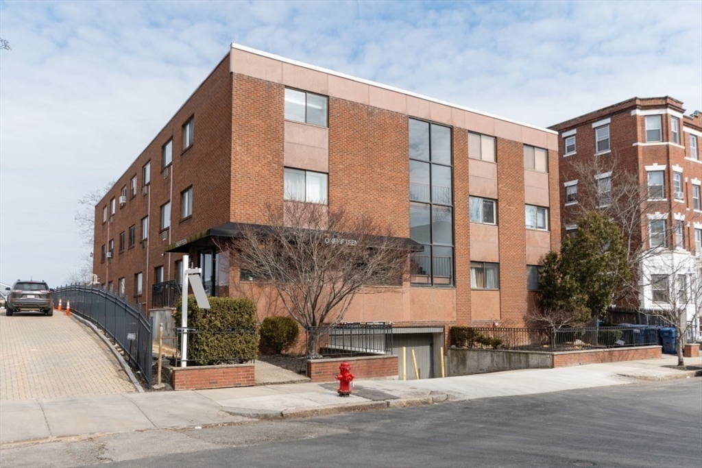 Somerville, Massachusetts 02143, United States, 2 Bedrooms Bedrooms, ,1 BathroomBathrooms,Residential,Active,145798