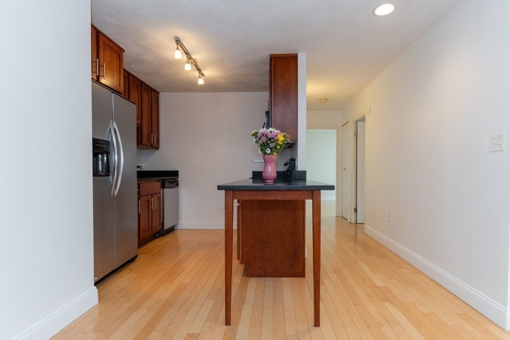 Somerville, Massachusetts 02143, United States, 2 Bedrooms Bedrooms, ,1 BathroomBathrooms,Residential,Active,145798