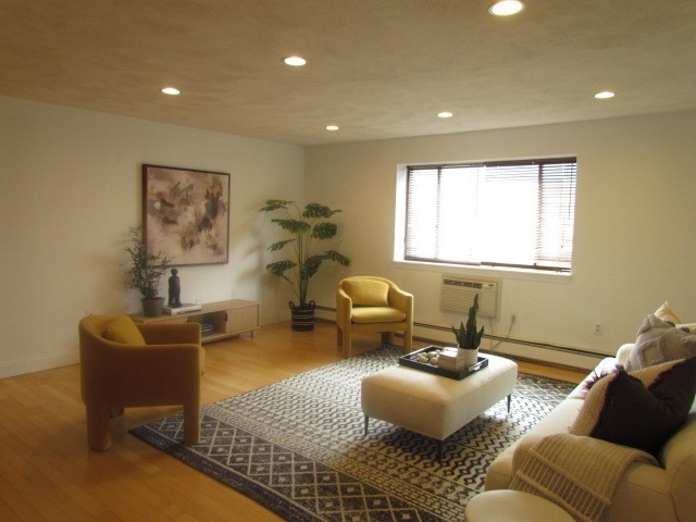 Somerville, Massachusetts 02143, United States, 2 Bedrooms Bedrooms, ,1 BathroomBathrooms,Residential,Active,145798