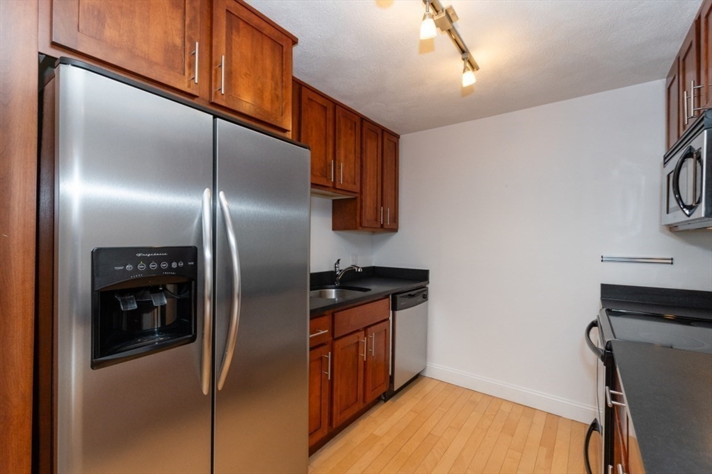 Somerville, Massachusetts 02143, United States, 2 Bedrooms Bedrooms, ,1 BathroomBathrooms,Residential,Active,145798