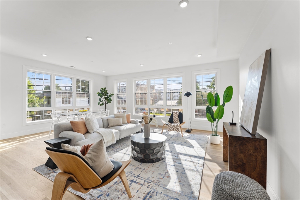 272 Lincoln St 104