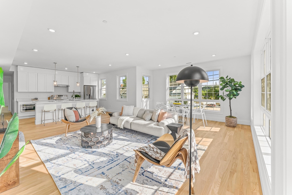 272 Lincoln St 104