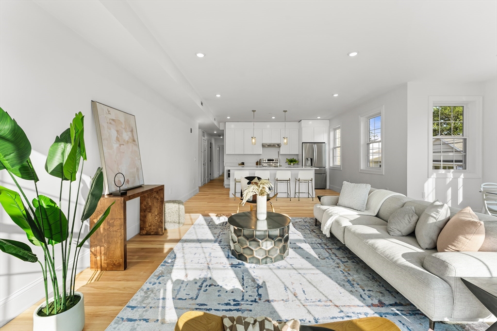 272 Lincoln St 104