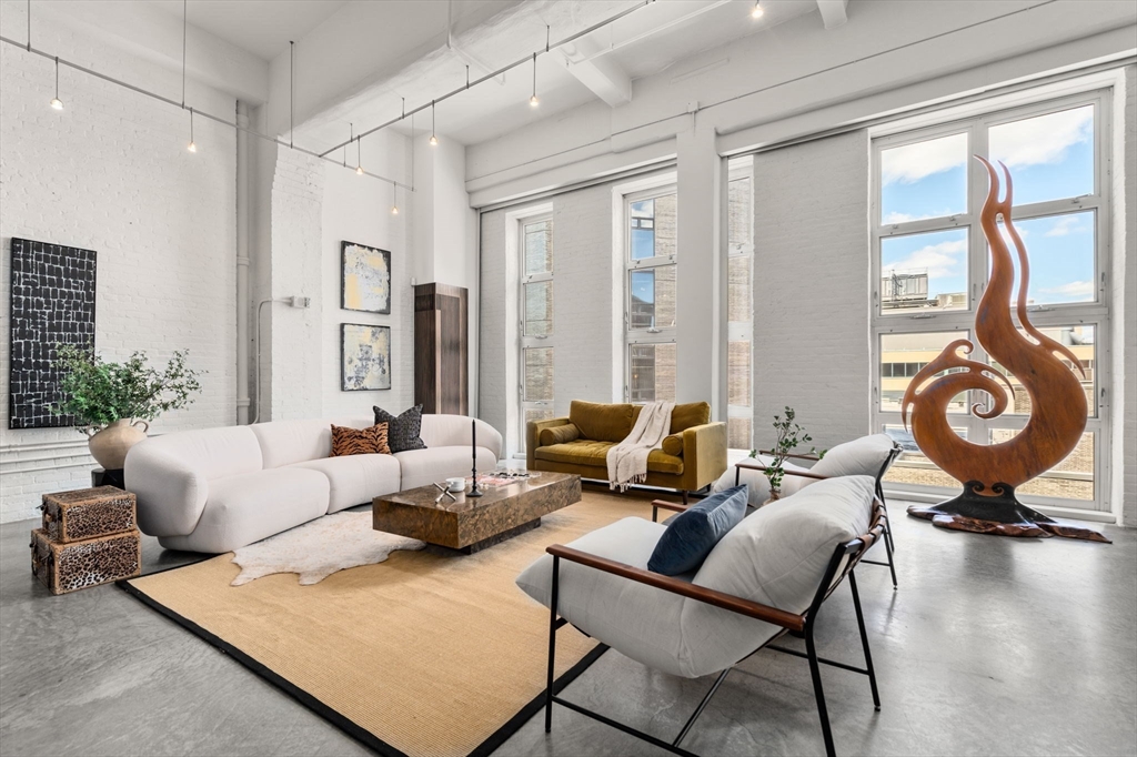 42 Chauncy Street 8A