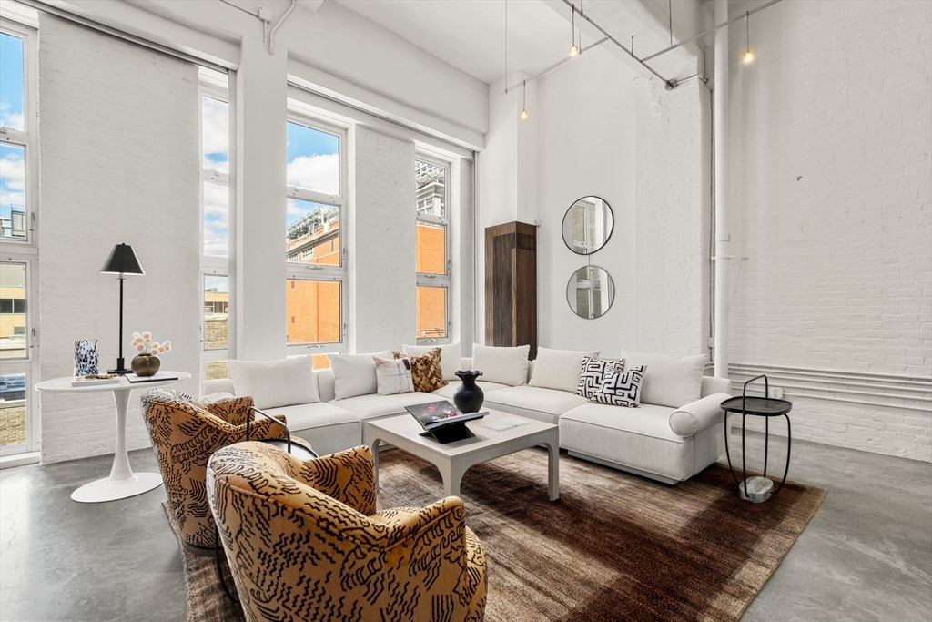 42 Chauncy Street 8A