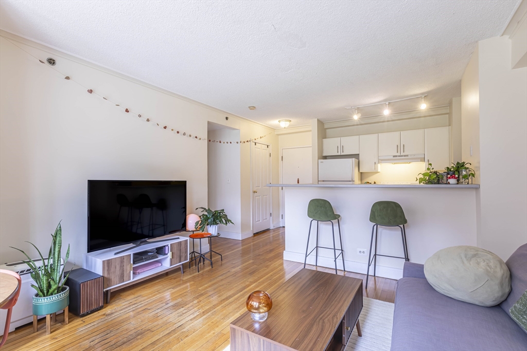 534 Beacon 301