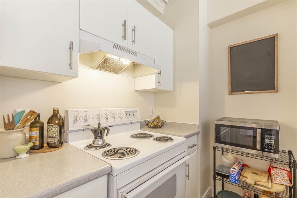 534 Beacon 301