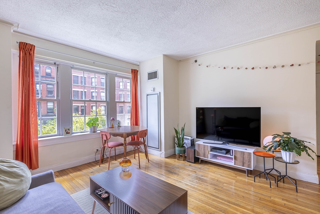 534 Beacon 301