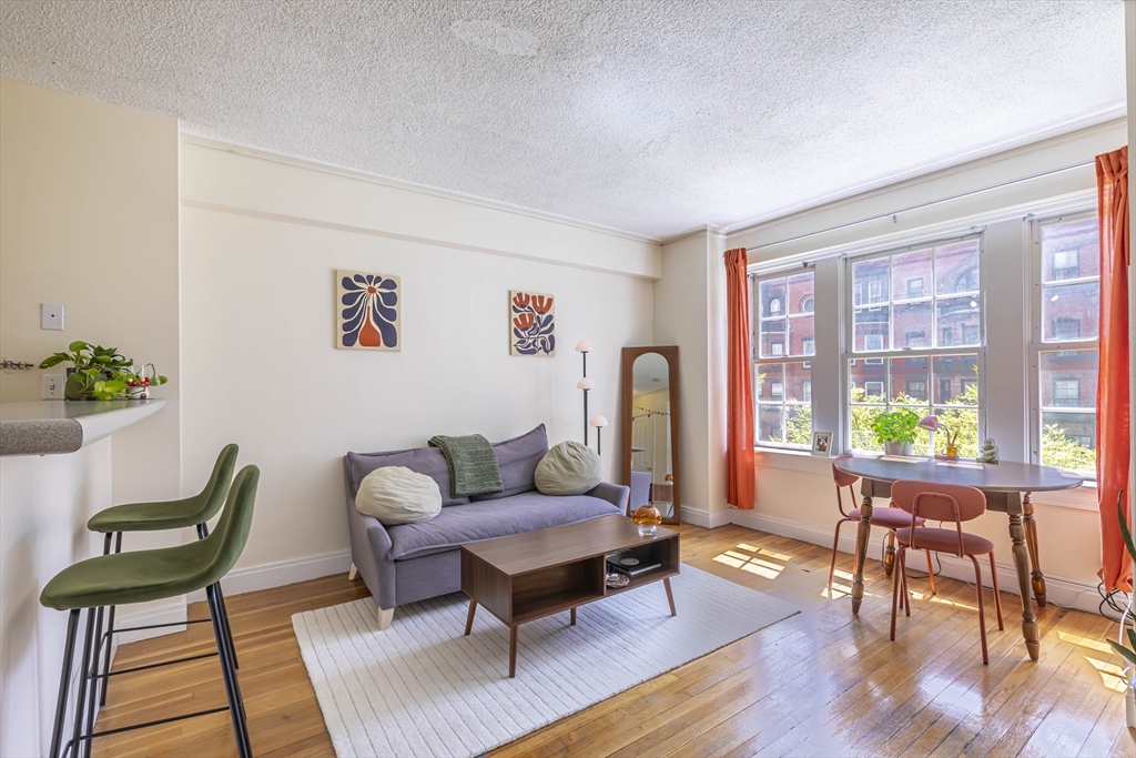 534 Beacon 301