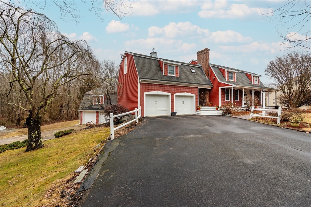 Rehoboth, Massachusetts 02769, United States, 4 Bedrooms Bedrooms, ,3 BathroomsBathrooms,Residential,Pending,154155