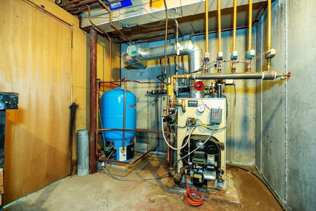 Rehoboth, Massachusetts 02769, United States, 4 Bedrooms Bedrooms, ,3 BathroomsBathrooms,Residential,Pending,154155