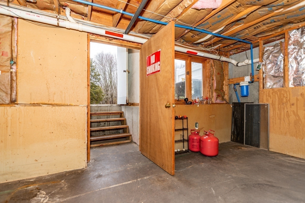 Rehoboth, Massachusetts 02769, United States, 4 Bedrooms Bedrooms, ,3 BathroomsBathrooms,Residential,Pending,154155