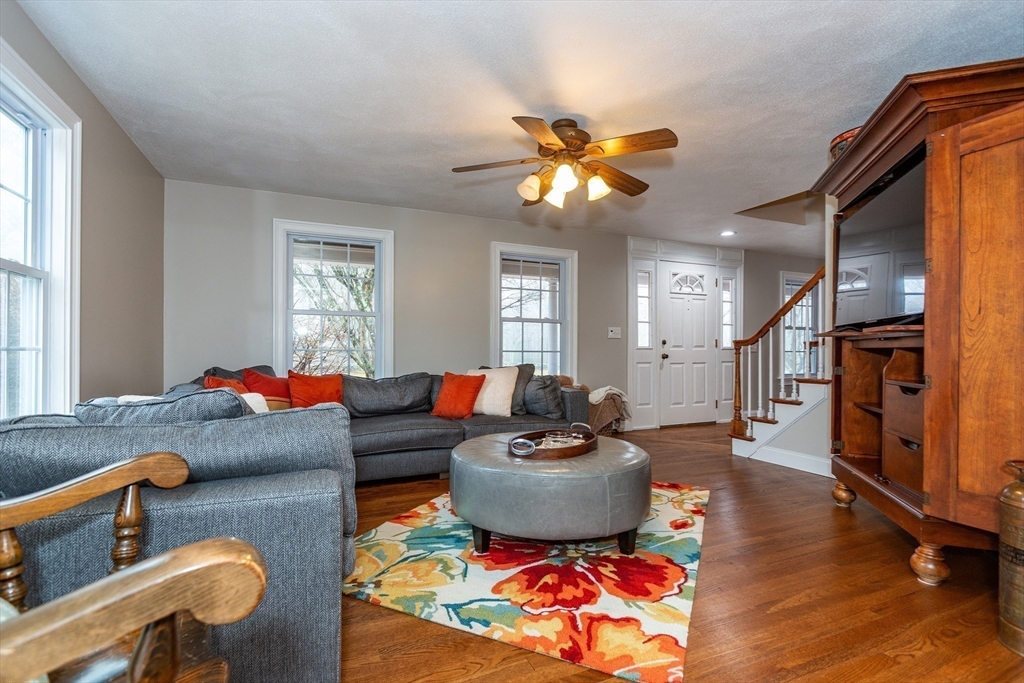 Rehoboth, Massachusetts 02769, United States, 4 Bedrooms Bedrooms, ,3 BathroomsBathrooms,Residential,Pending,154155