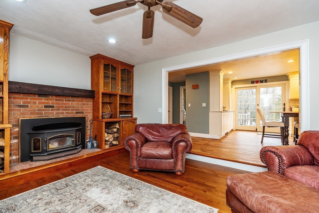 Rehoboth, Massachusetts 02769, United States, 4 Bedrooms Bedrooms, ,3 BathroomsBathrooms,Residential,Pending,154155