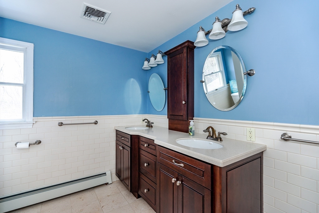 Rehoboth, Massachusetts 02769, United States, 4 Bedrooms Bedrooms, ,3 BathroomsBathrooms,Residential,Pending,154155