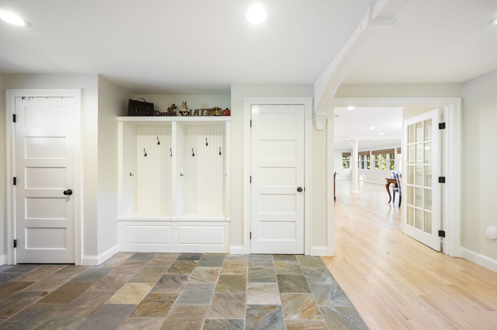 137 Fairoaks Ln