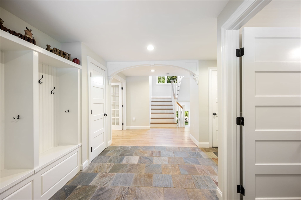 137 Fairoaks Ln