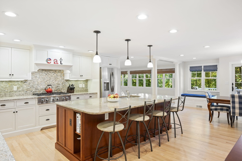 137 Fairoaks Ln
