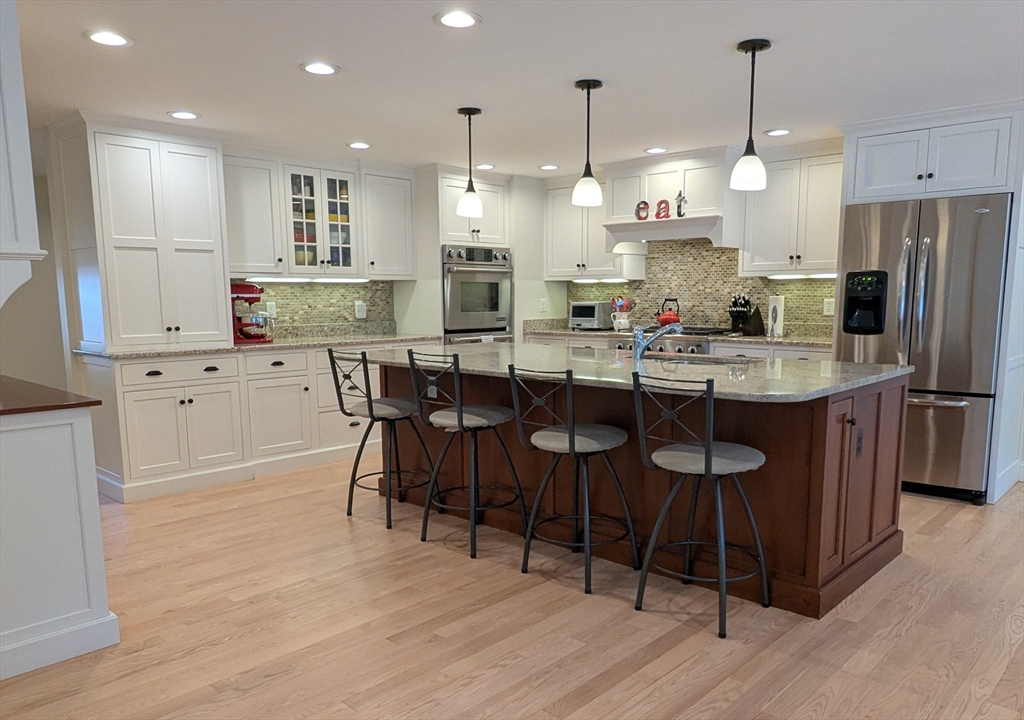 137 Fairoaks Ln