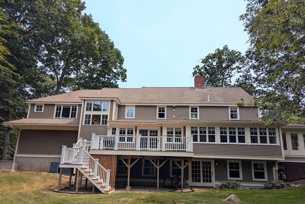 137 Fairoaks Ln