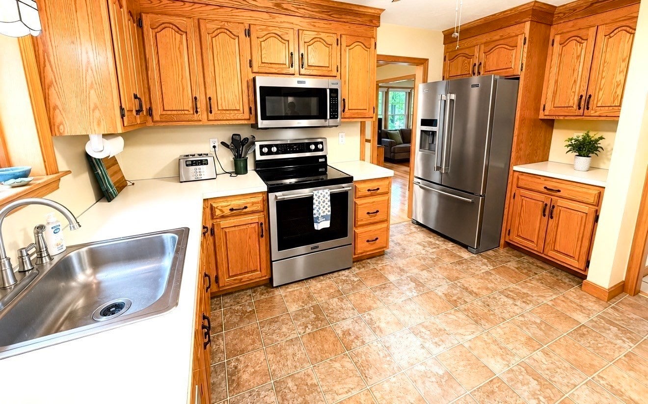 17 Fox Run Road, Medway, MA, 17 Fox Run Road, Medway, MA Photo #14