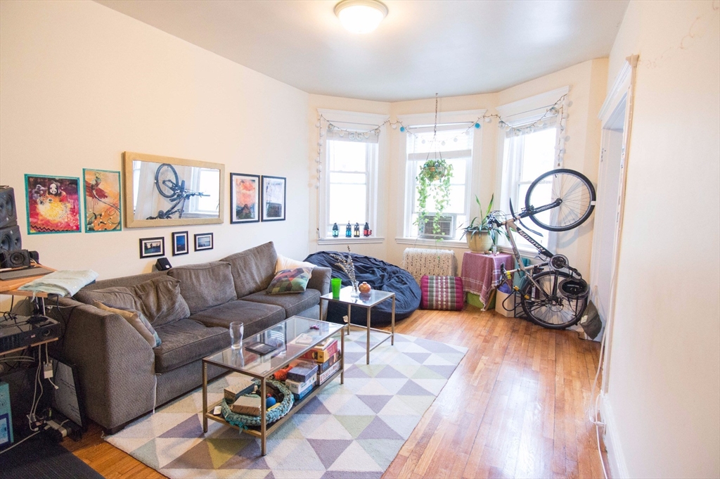 Click for 233 Kelton St #1, Boston, slideshow Click for 233 Kelton St #1, Boston, slideshow