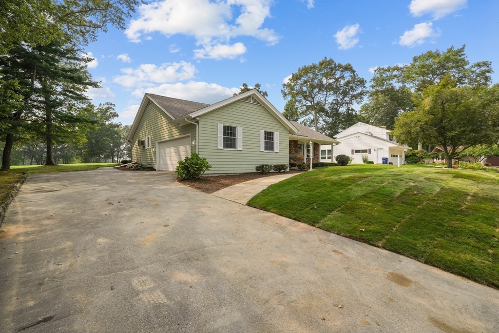 27 Marlaine Dr