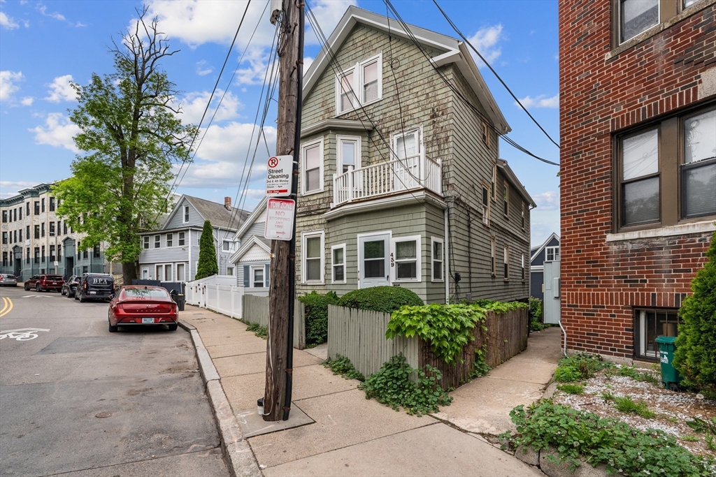 439 Walnut Avenue