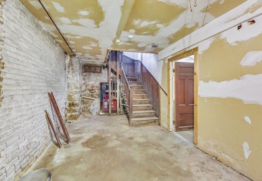 472 Warren St, Boston, MA Photo #25