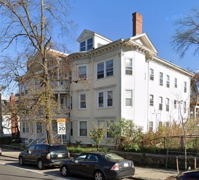 472 Warren