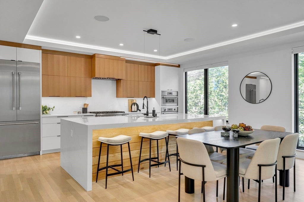 1242 Beacon St 1242, Newton MA 02468