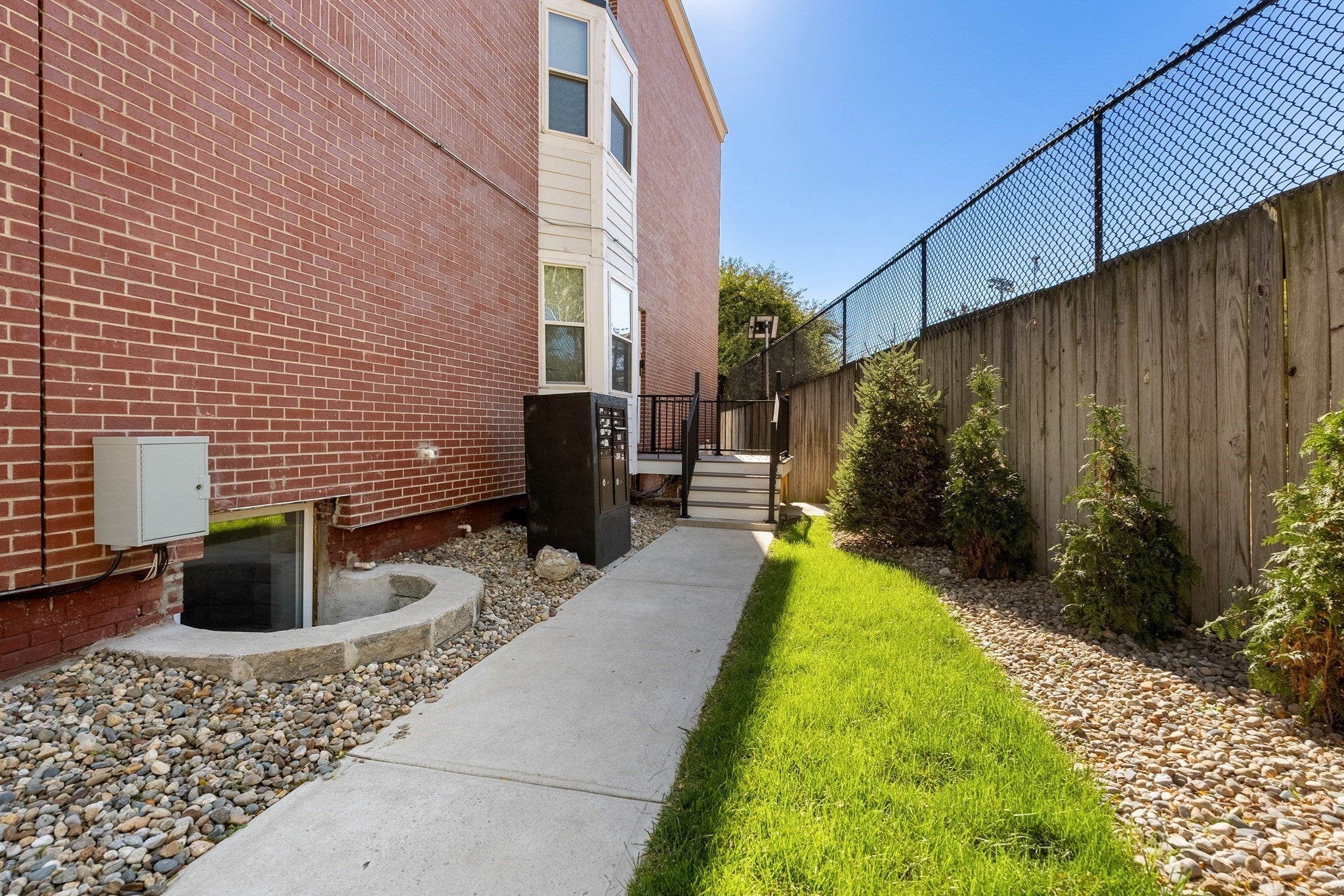 81 Chelsea St