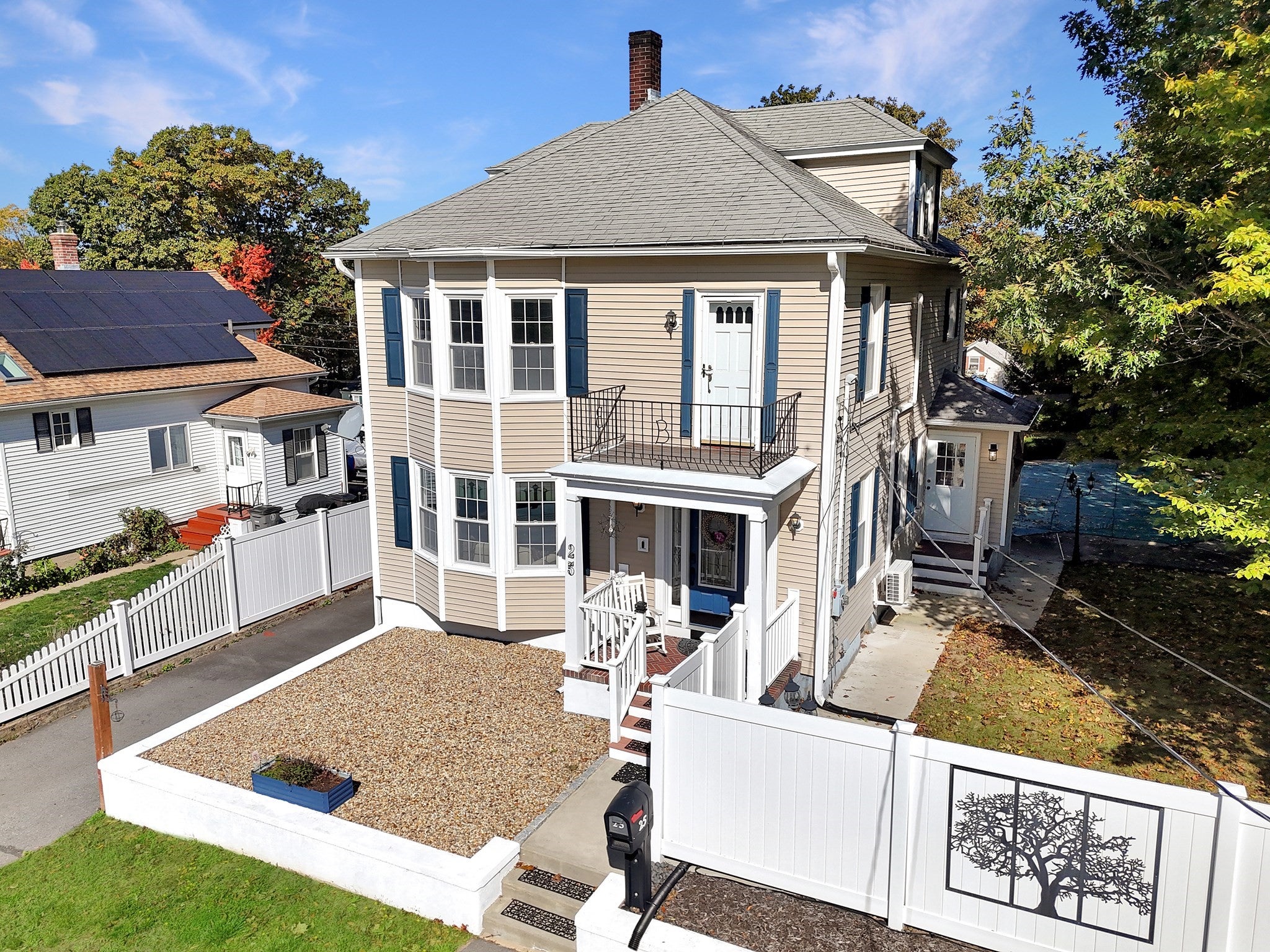 25 Wasa St
