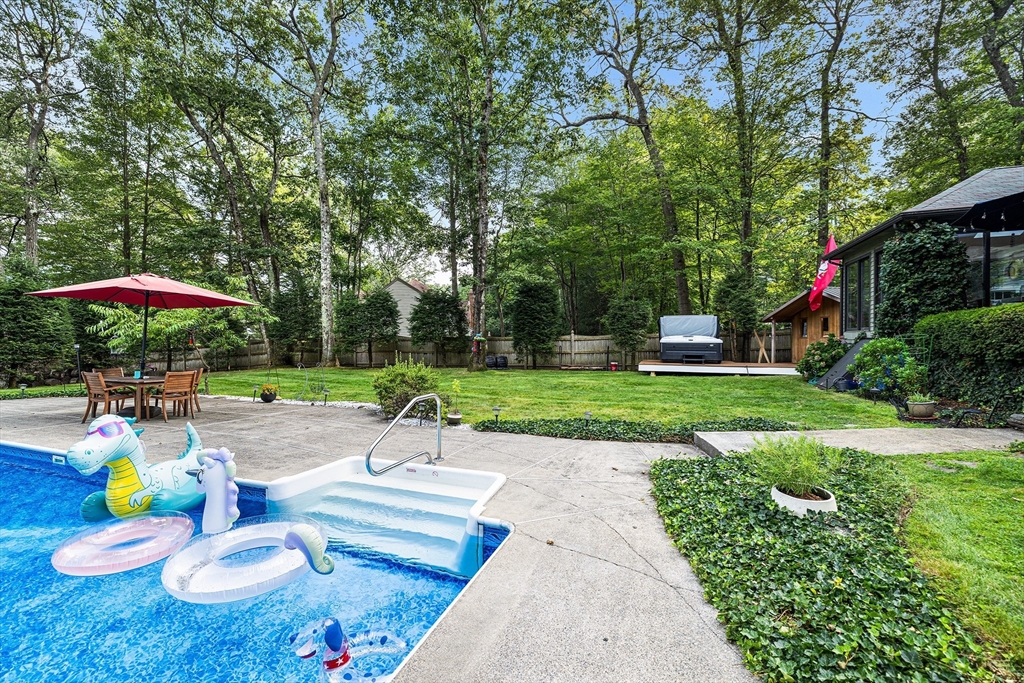 20 Olde Colony Dr