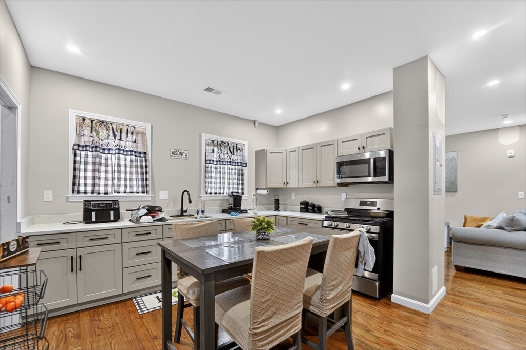 37 Stonehurst St, Boston, MA Photo #18