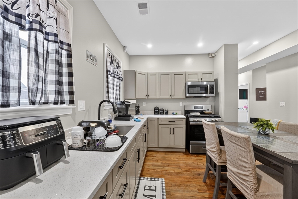 37 Stonehurst St, Boston, MA Photo #21