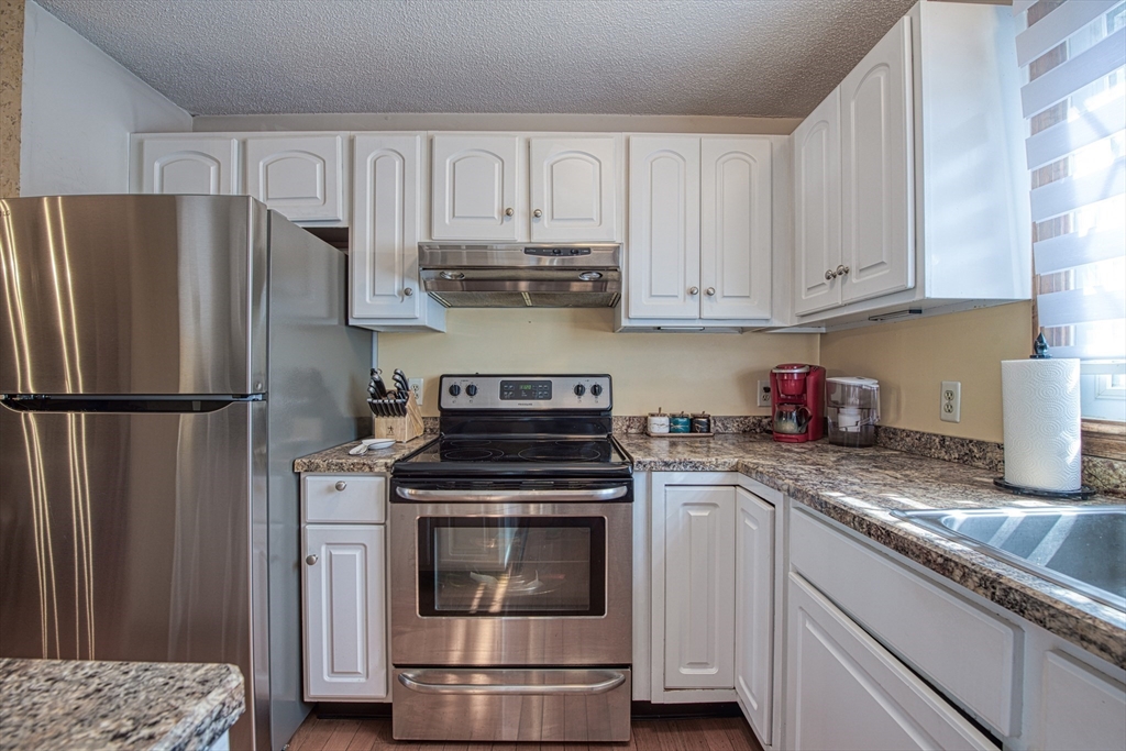 685 Bay Street 18