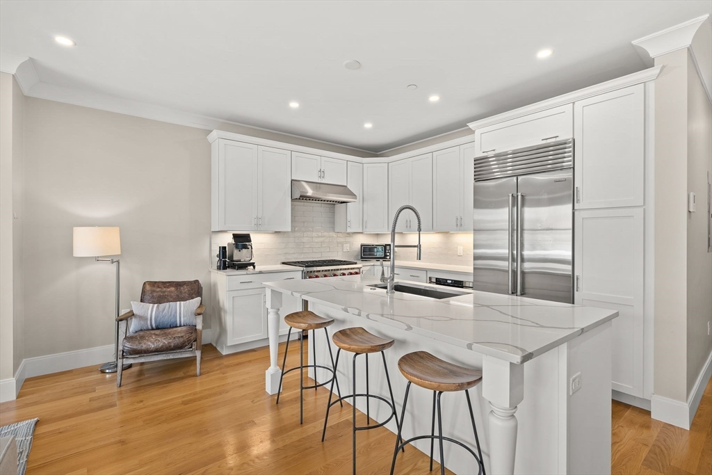 201 W 8th St 3
