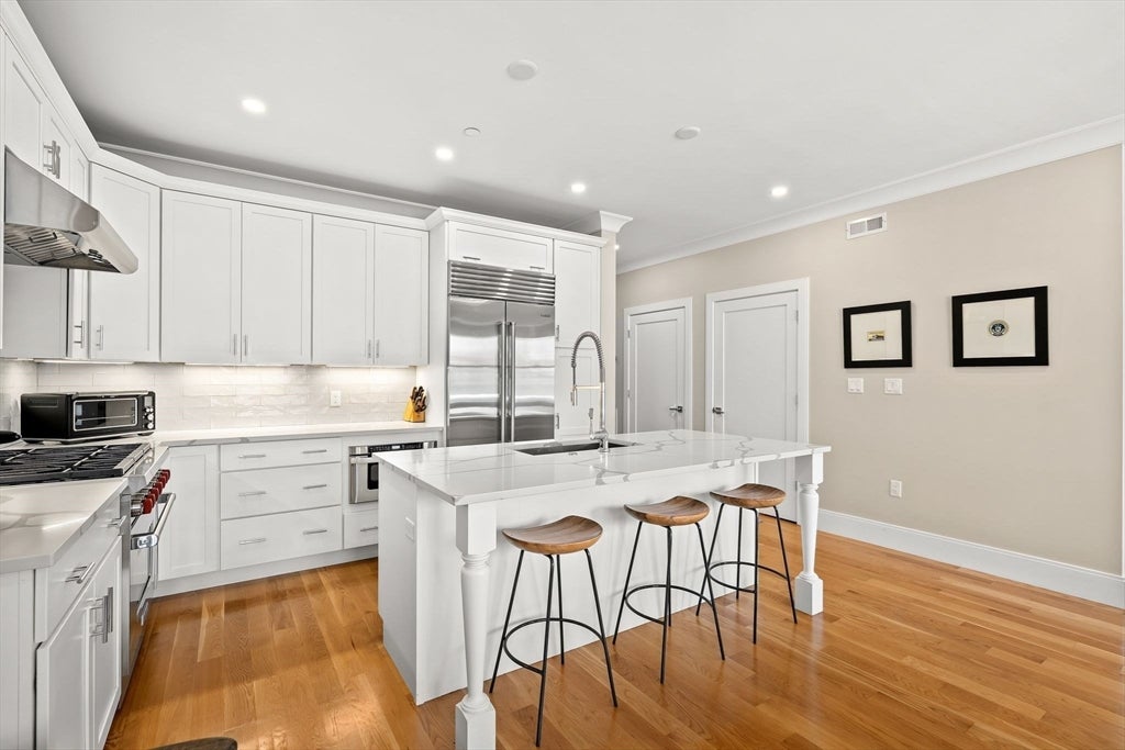 201 W 8th St 3