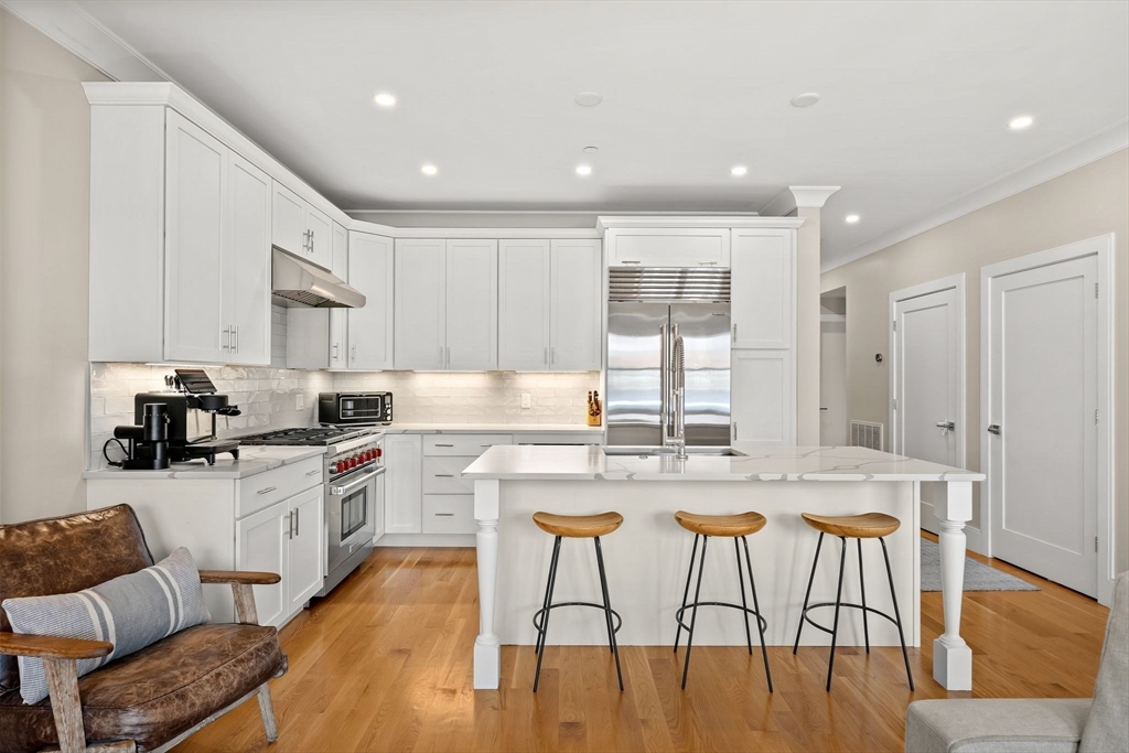 201 W 8th St 3