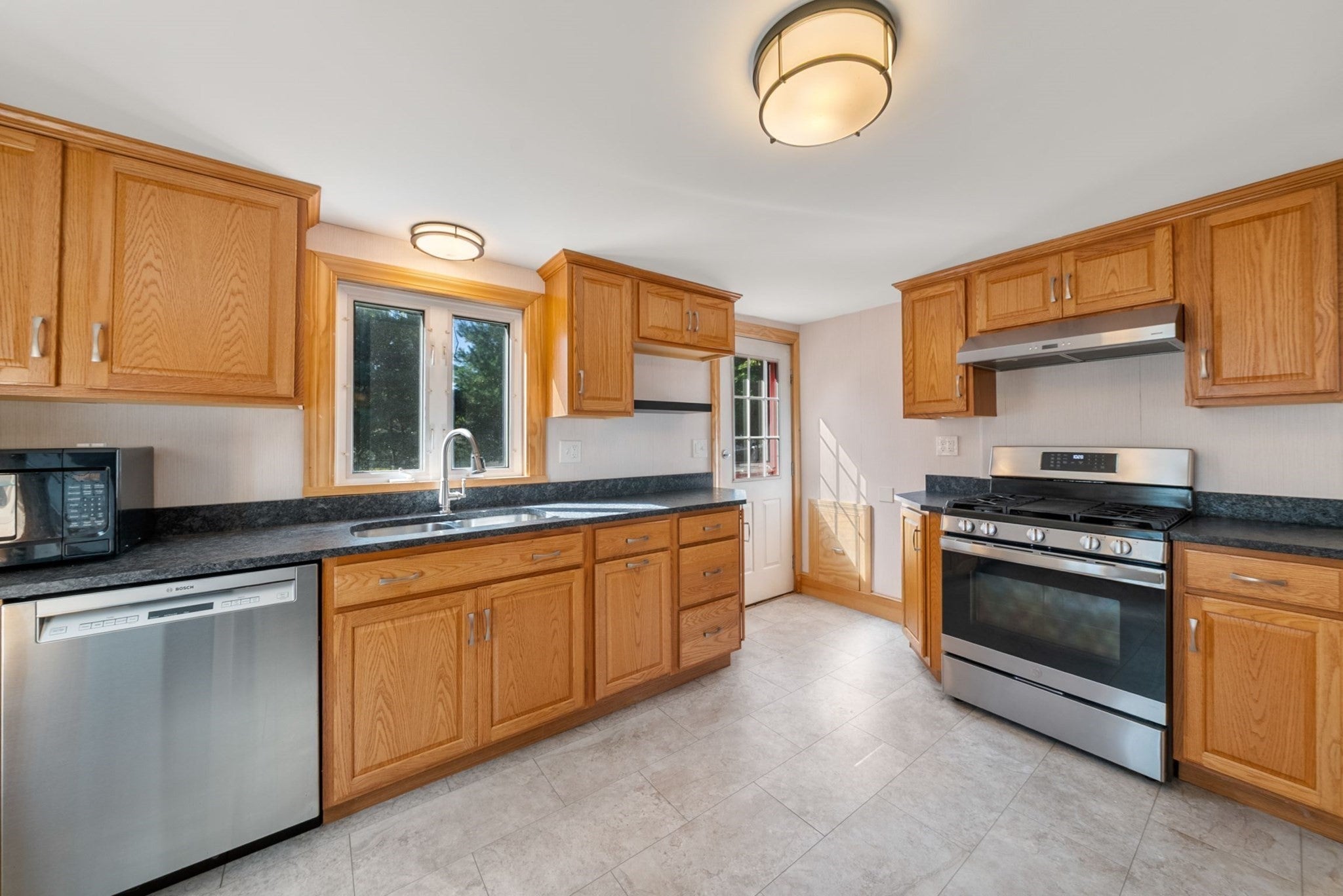 41 Jones Ave, Randolph, MA, 41 Jones Ave, Randolph, MA Photo #8