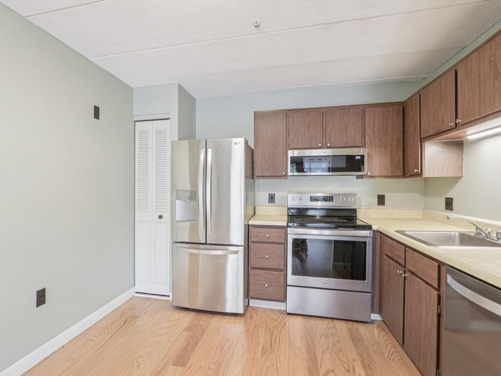 881 Broadway 16