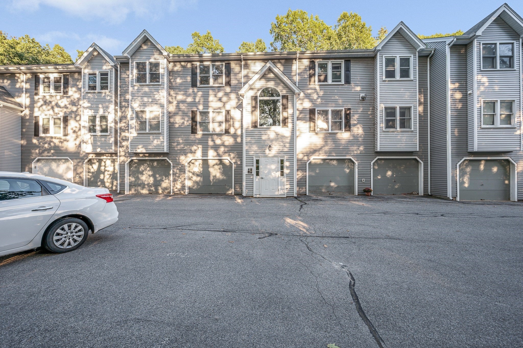 Photo of 124 Tennis Plaza Rd, Dracut, MA