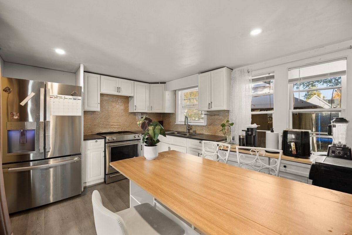 27 Woodbine St