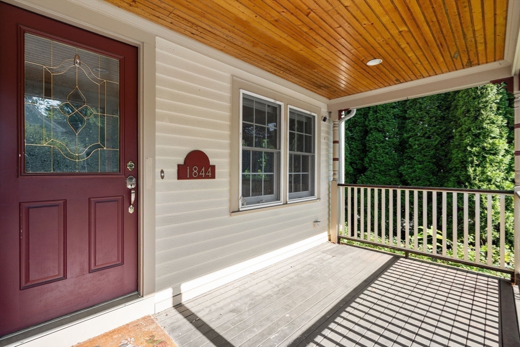 1844 Main St