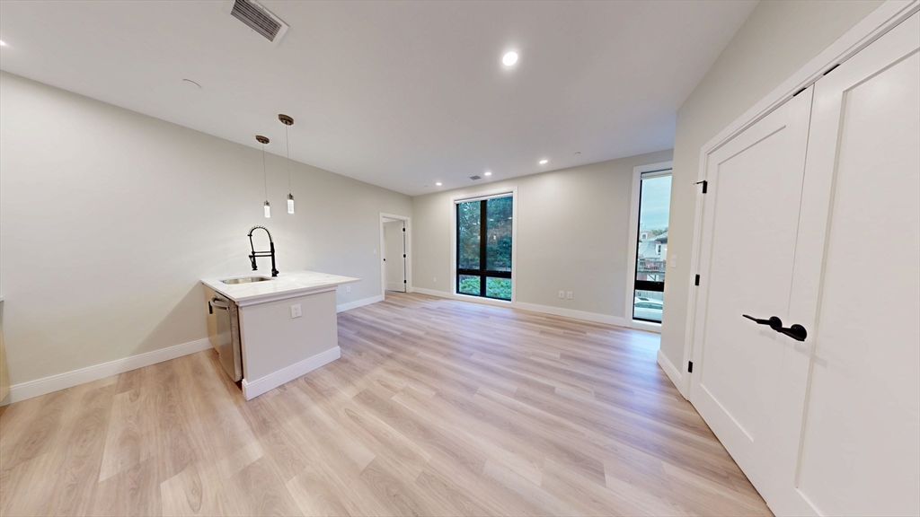 1700 Dorchester Ave 201