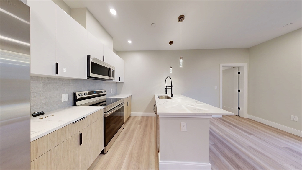 1700 Dorchester Ave 201