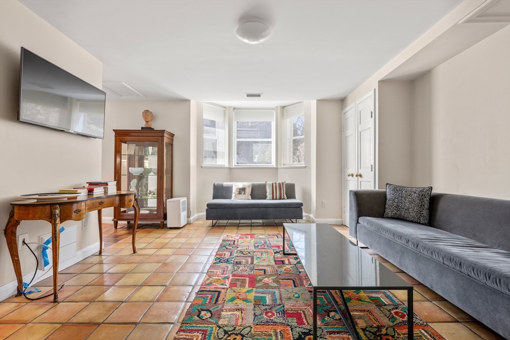 14 Craigie St #1A, Cambridge, MA Photo #3